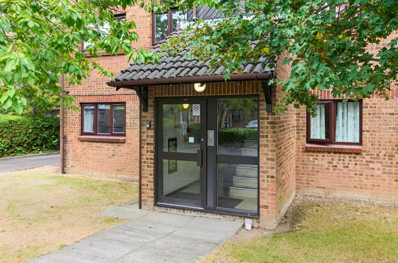 Tudor Close, Hatfield, AL10, photo 12