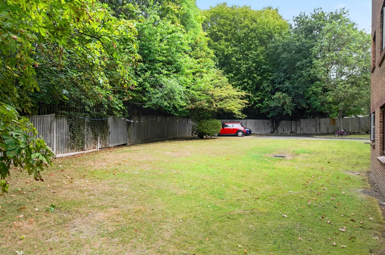 Tudor Close, Hatfield, AL10, photo 13