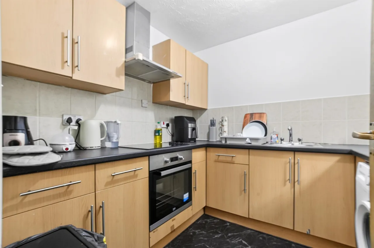 Tudor Close, Hatfield, AL10, photo 2