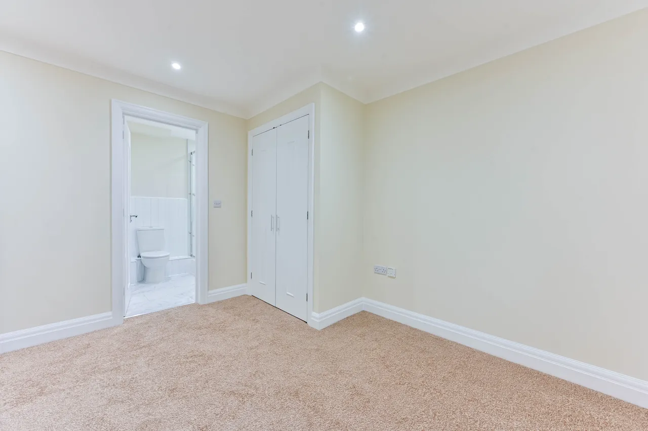 Woking, GU21, photo 5