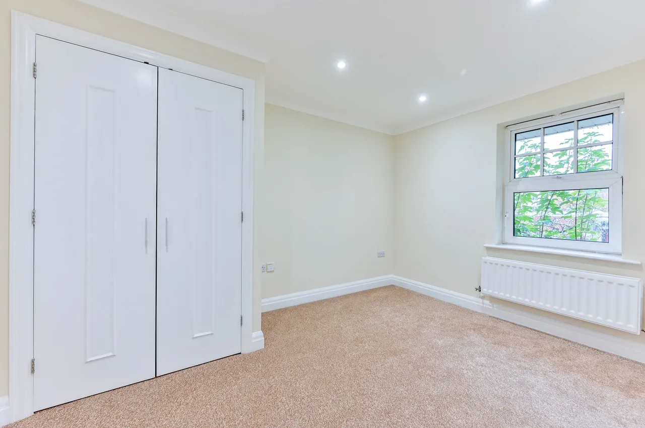 Woking, GU21, photo 3