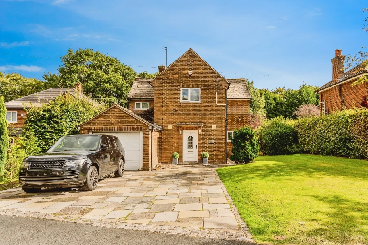 5 bed house for sale — Saxfield Drive, Manchester, Greater Manchester, M23