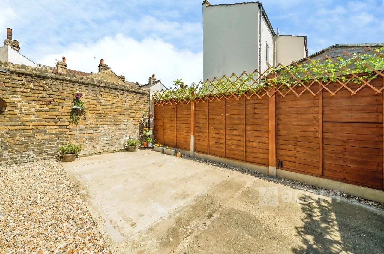 2 bed house to rent, Springfield Road, Welling, DA16
