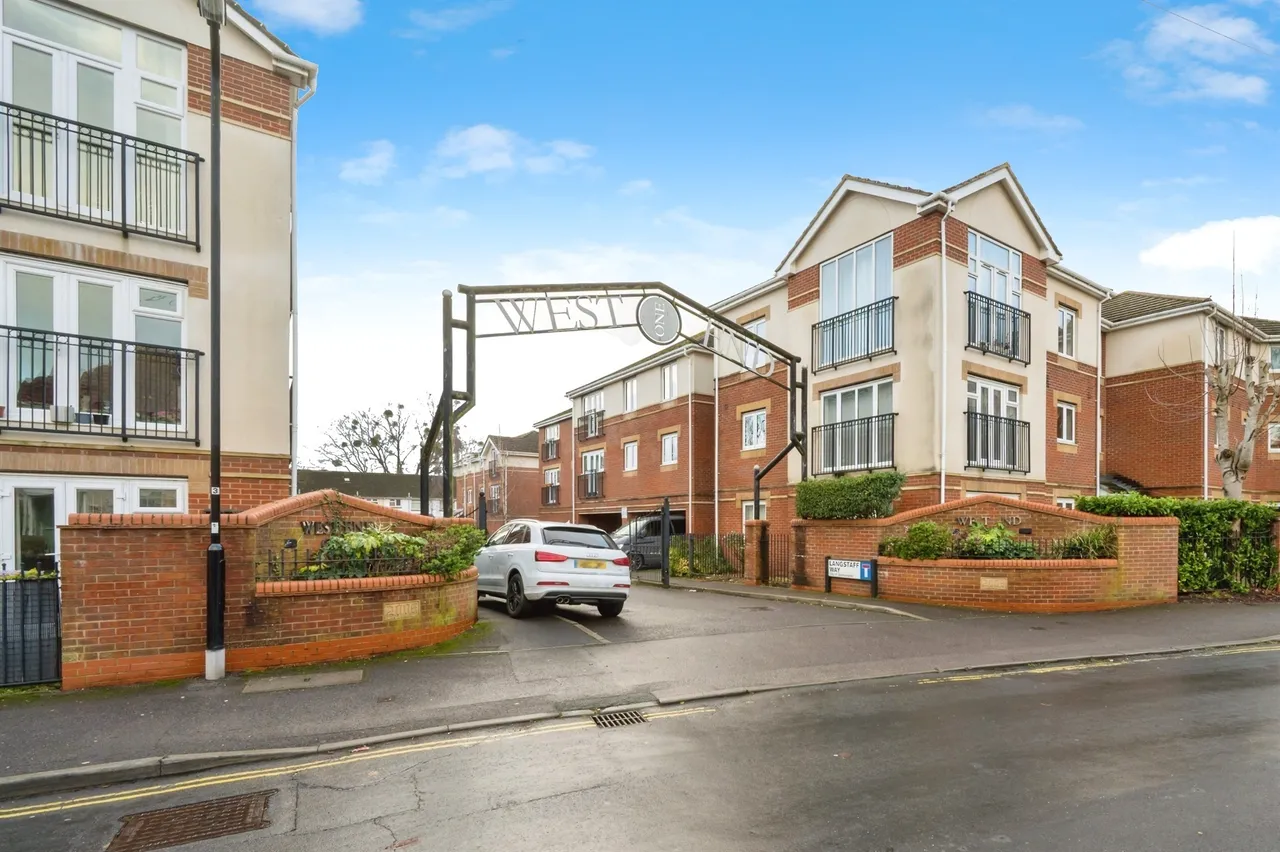 2 bed flat for sale — Langstaff Way, Southampton