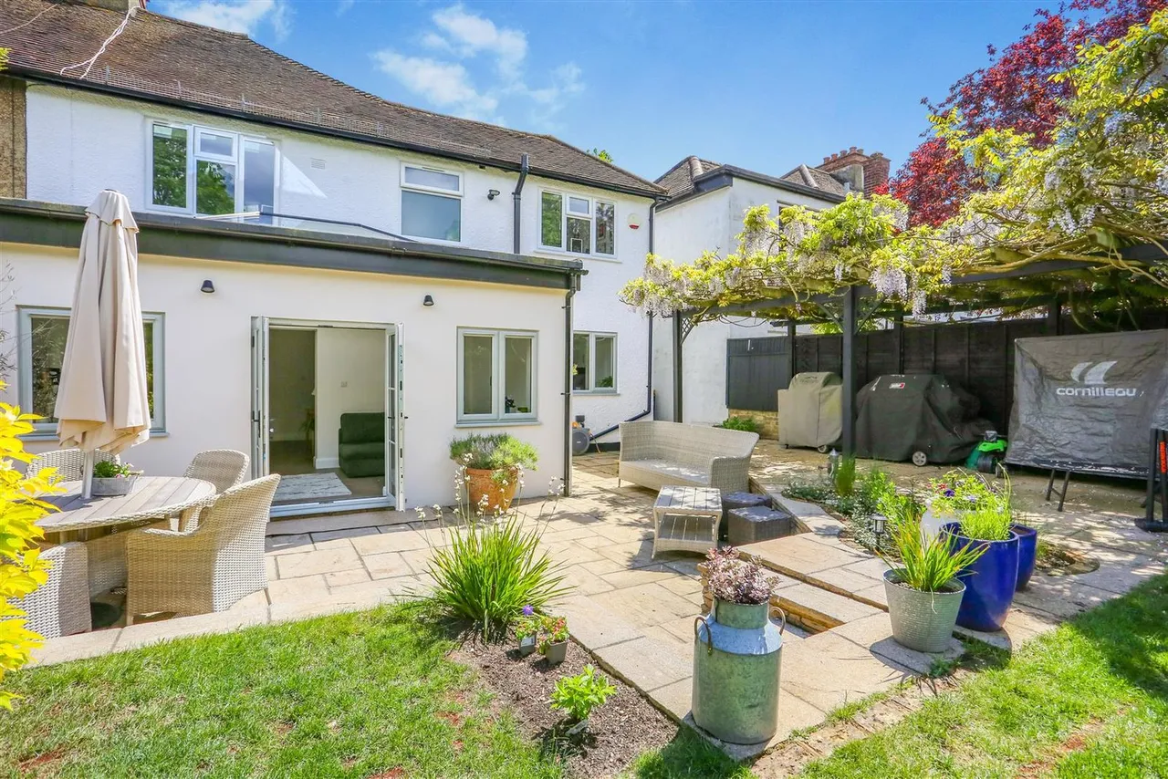 Fairway, Carshalton, SM5 4HS, photo 17