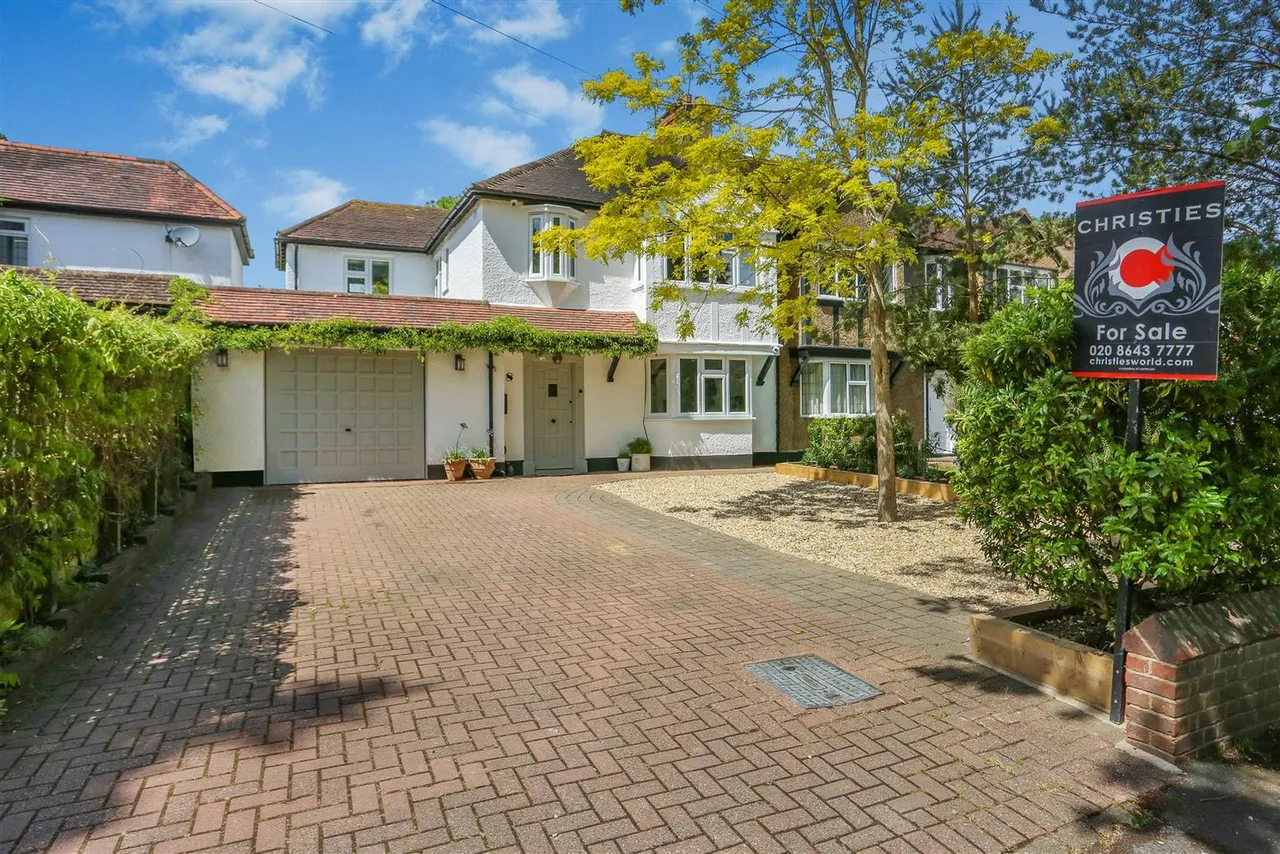 4 bed house for sale — Fairway, Carshalton, SM5 4HS