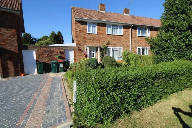 3 bed house for sale — Deerswood Road, West Green