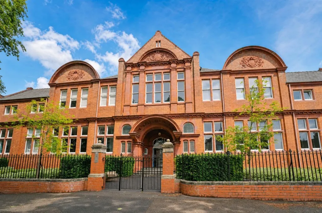 3 bed flat for sale, The Old Library, Leamington Spa
