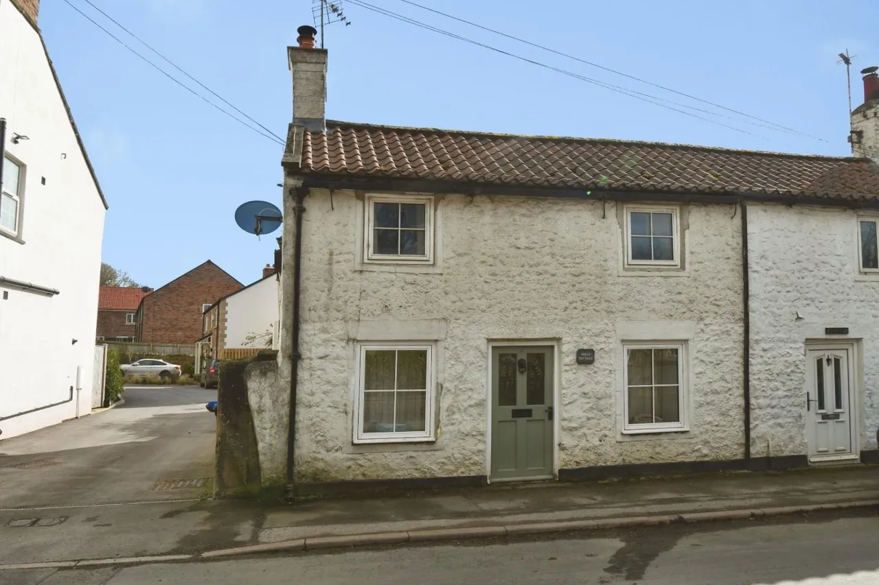 2 bed house for sale — High Street, Markington, Harrogate