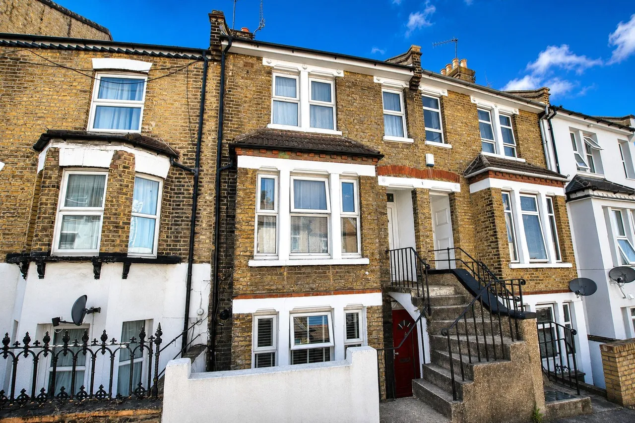 2 bed 2 bedroom property for sale, Waverley Road, Plumstead, SE18