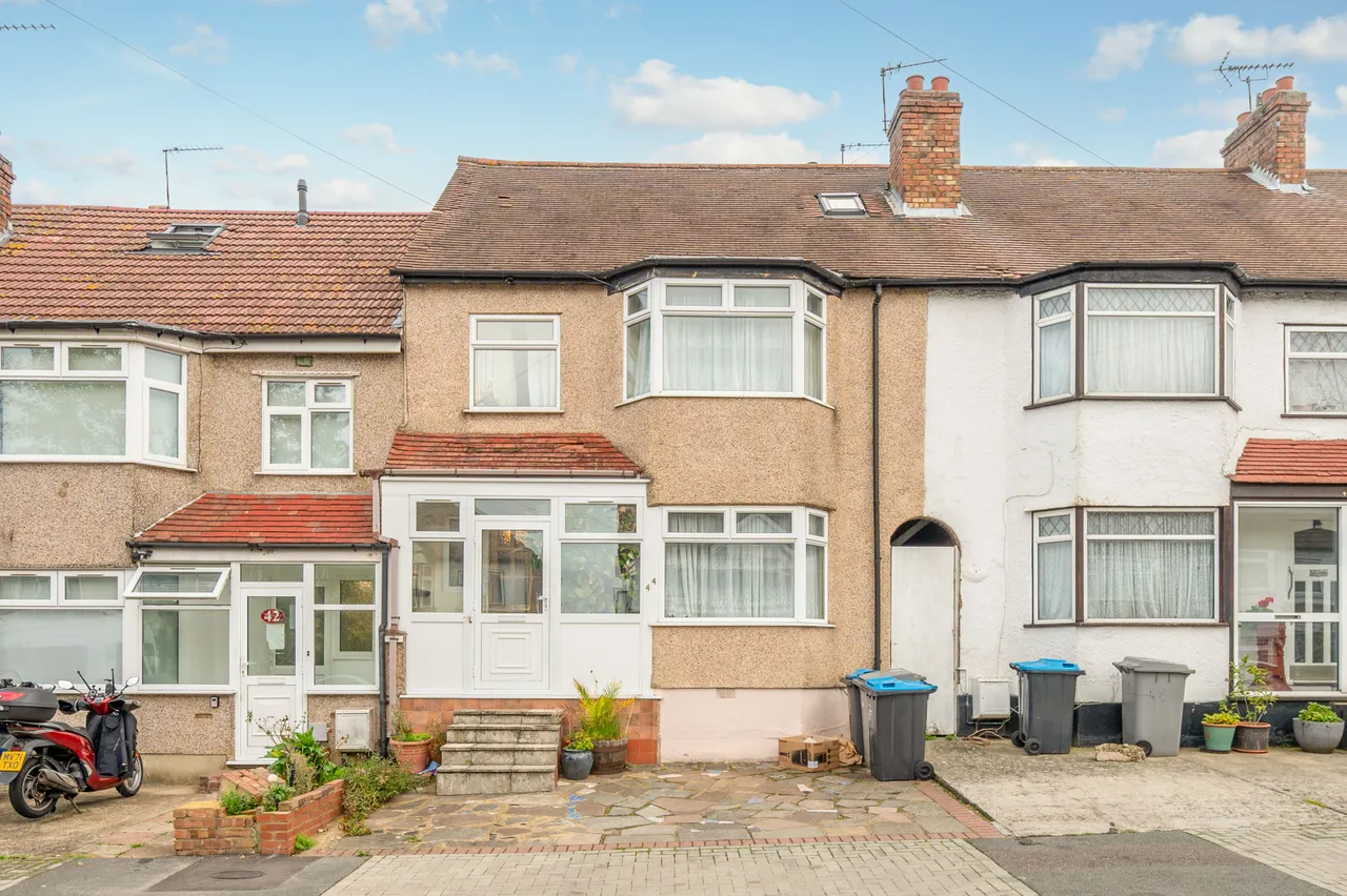 4 bed house for sale — 44 Kenwyn Drive, London