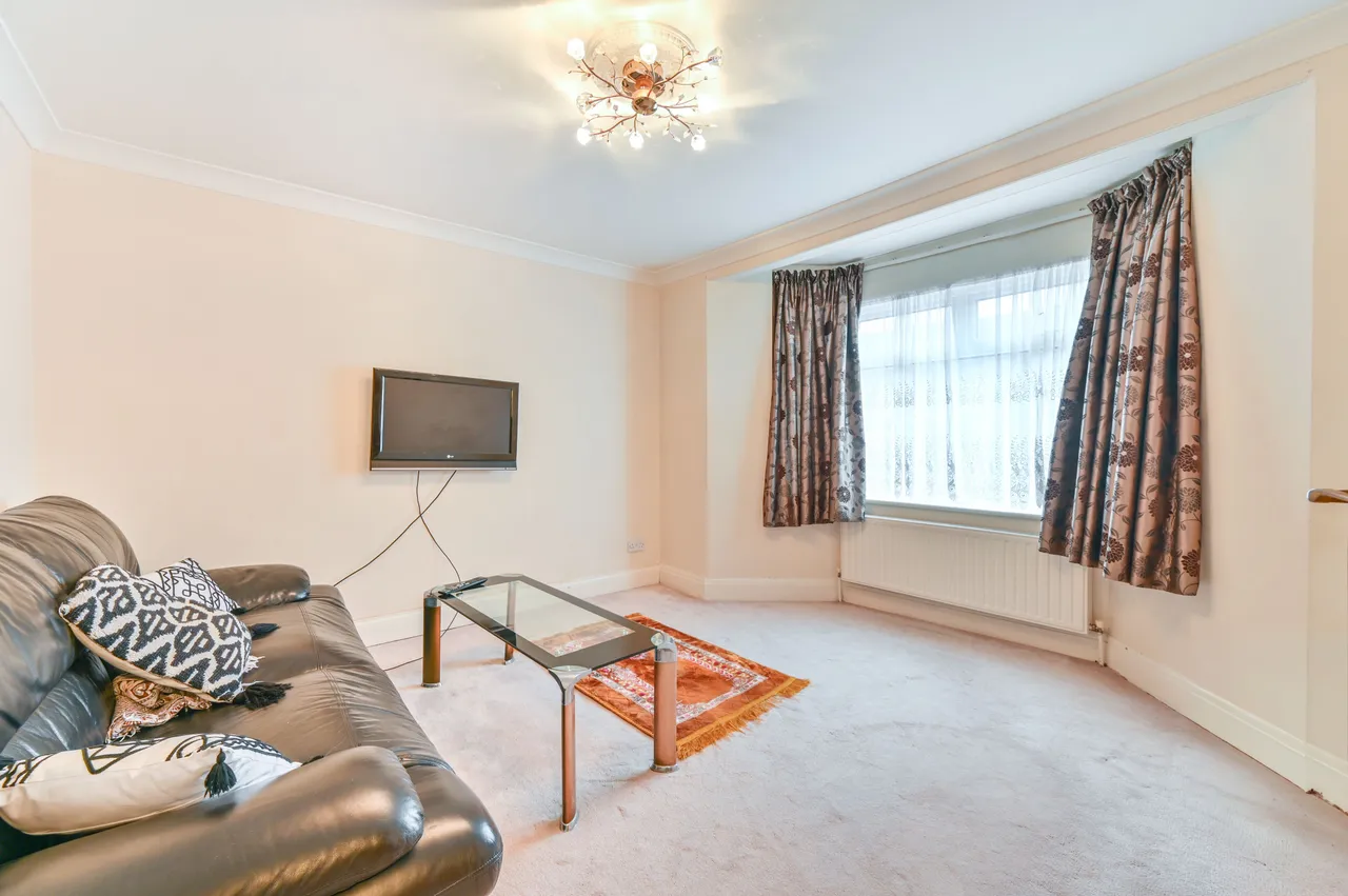 44 Kenwyn Drive, London, photo 2