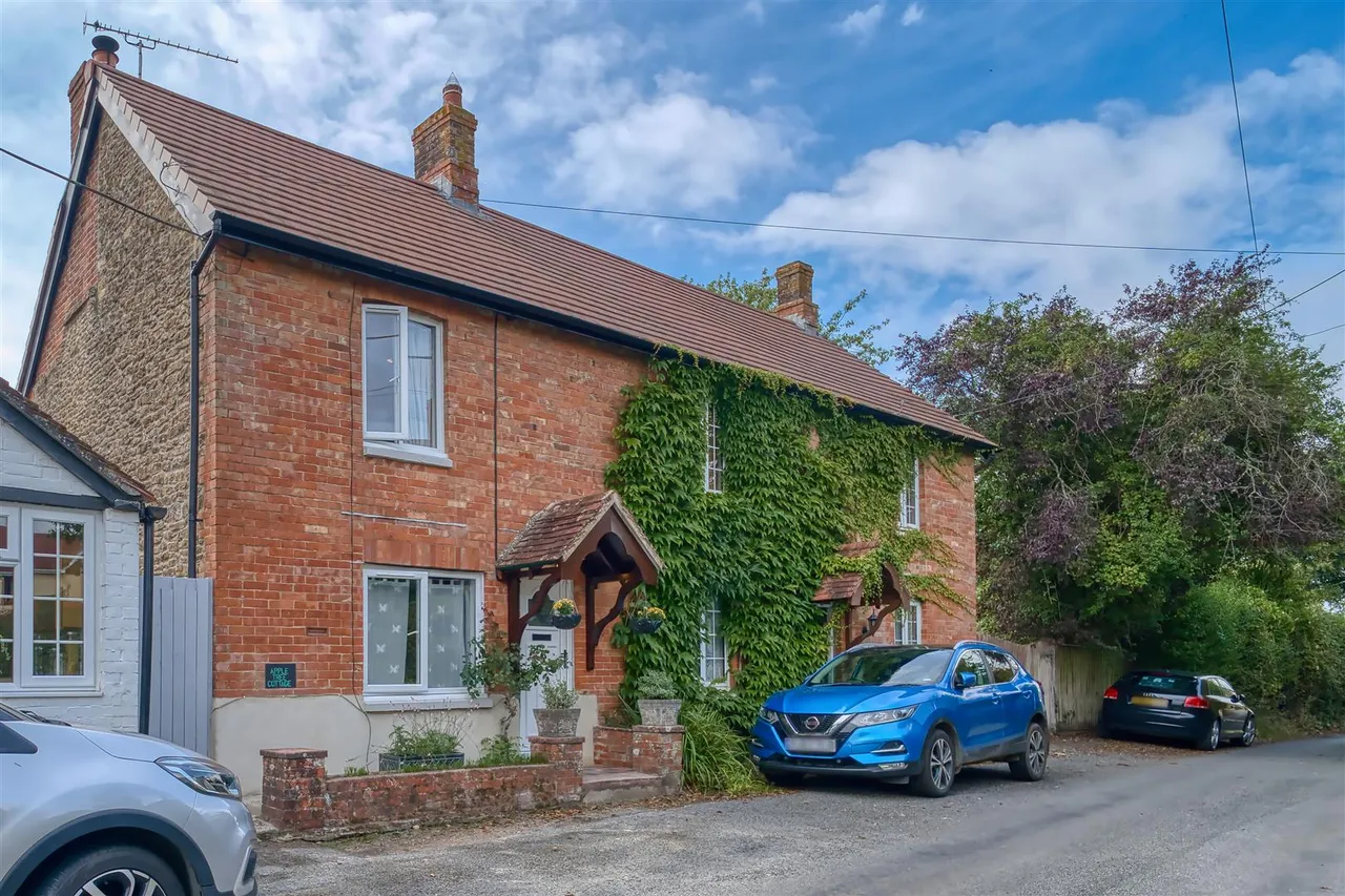 3 bed house for sale, Kingston Cross, Kingston Sturminster Newton