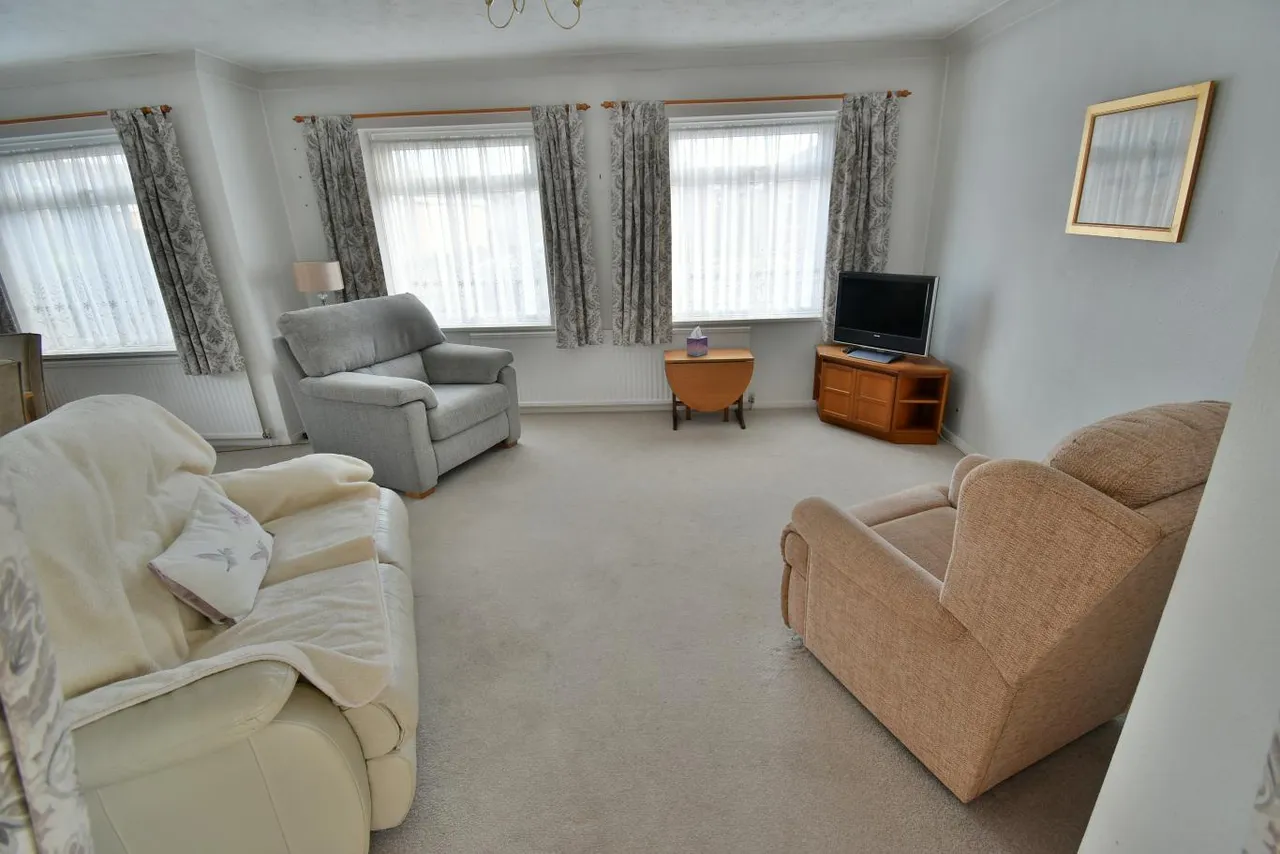 Canterbury Close, BH22, photo 4