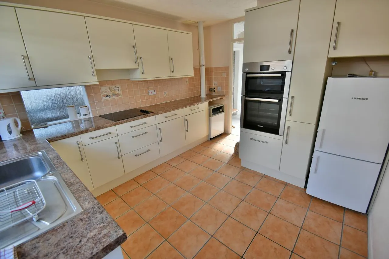 Canterbury Close, BH22, photo 3