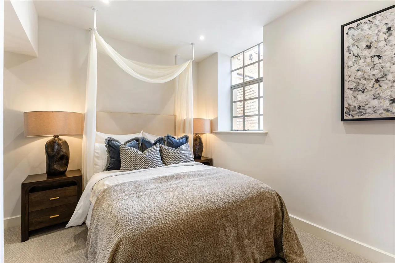 2 bed flat for sale, St. George's Gardens, London, SW17