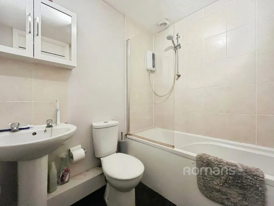 Fairview Gardens, Farnham, GU9, photo 7