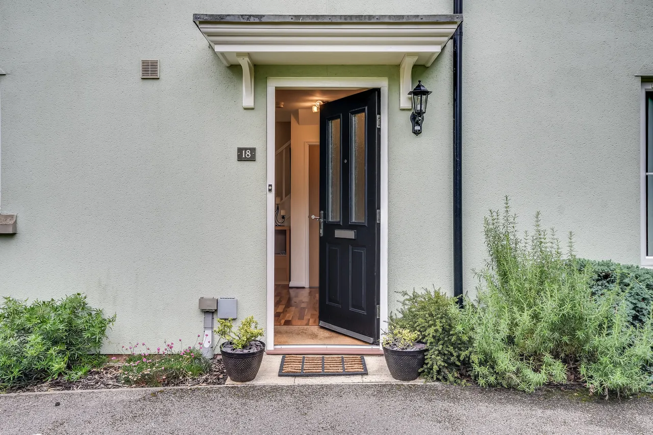 18 Lambourne Chase, Great Baddow, Chelmsford, Essex, CM2 9FF, photo 2