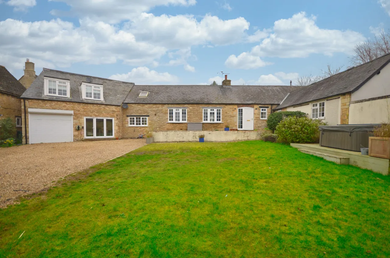 4 bed barn for sale — Glebe Road, North Luffenham, LE15