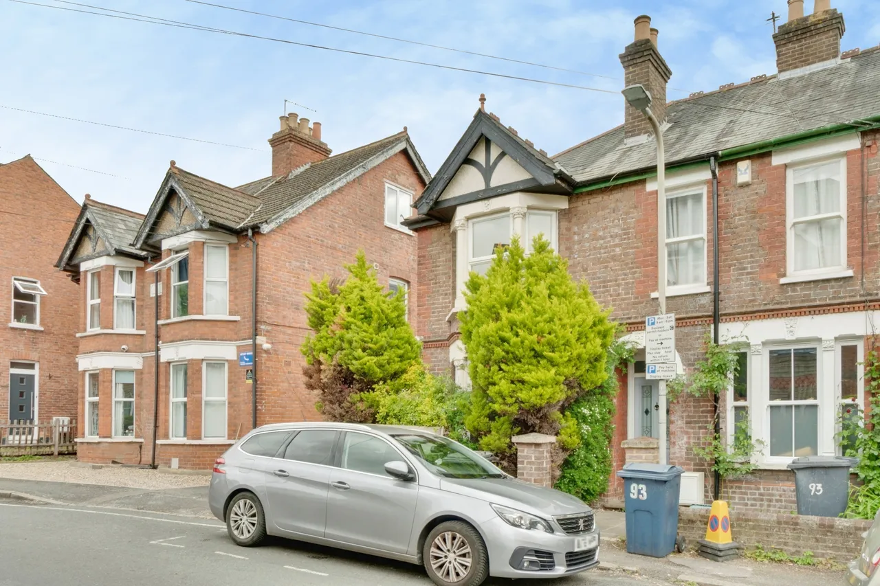 3 bed property to rent — Queens Road, High Wycombe, HP13