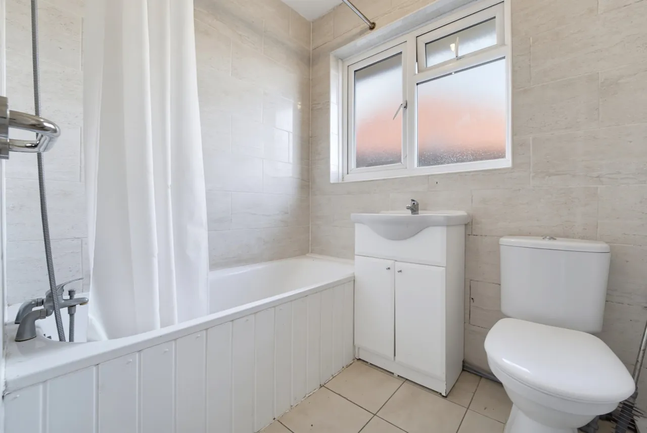 Blackberry Farm Close, Hounslow, TW5 9EH, photo 5