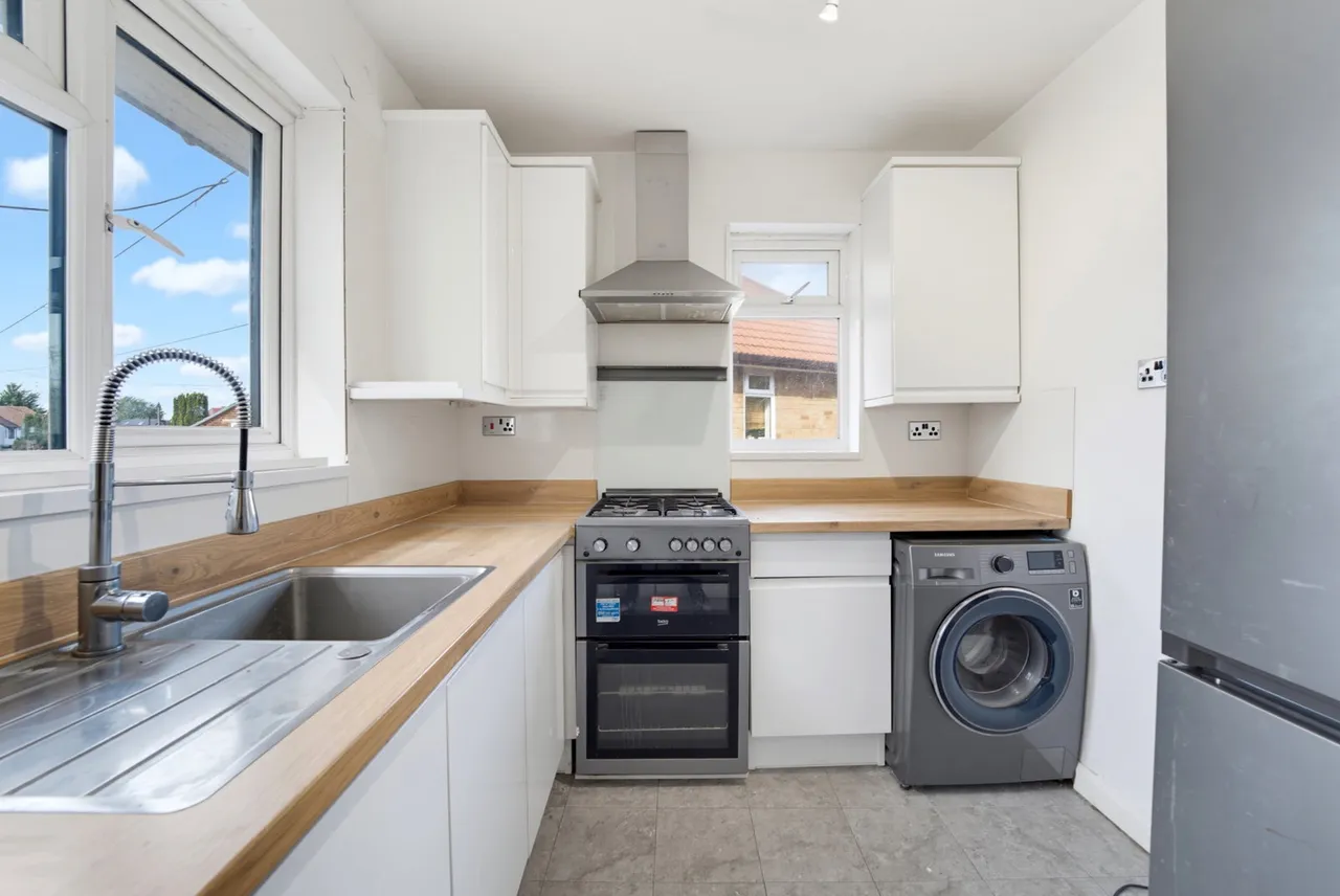 Blackberry Farm Close, Hounslow, TW5 9EH, photo 3