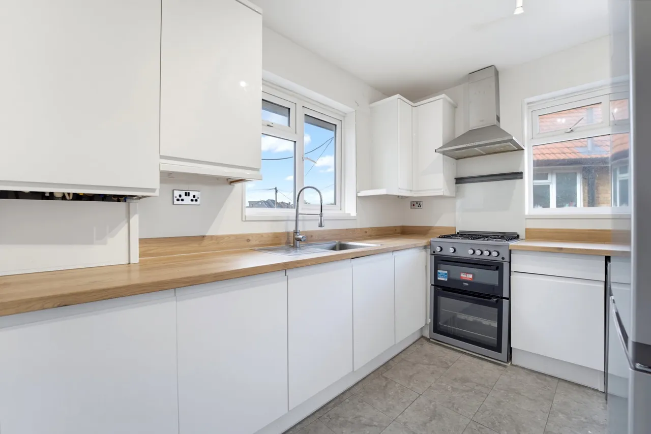 Blackberry Farm Close, Hounslow, TW5 9EH, photo 2
