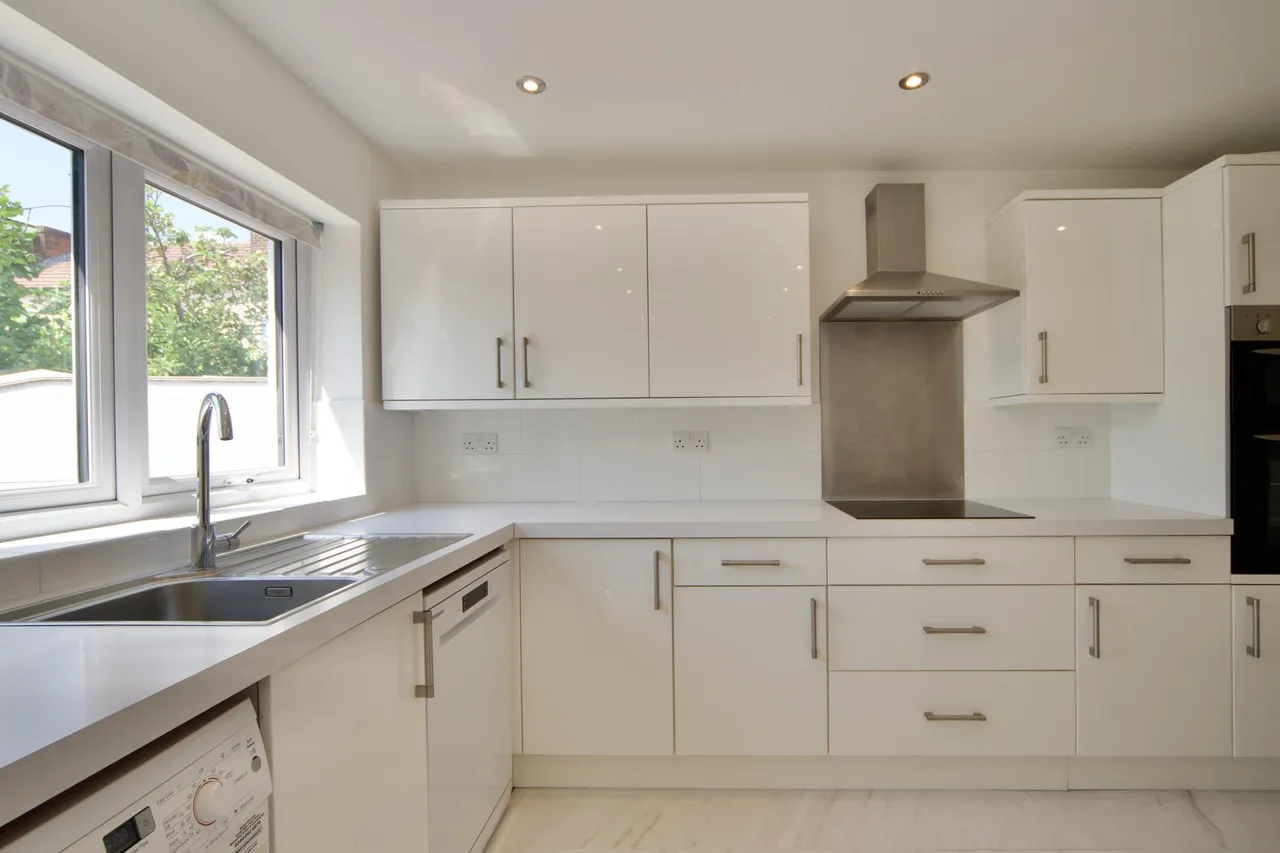 Churchbury Lane, Enfield, EN1, photo 3