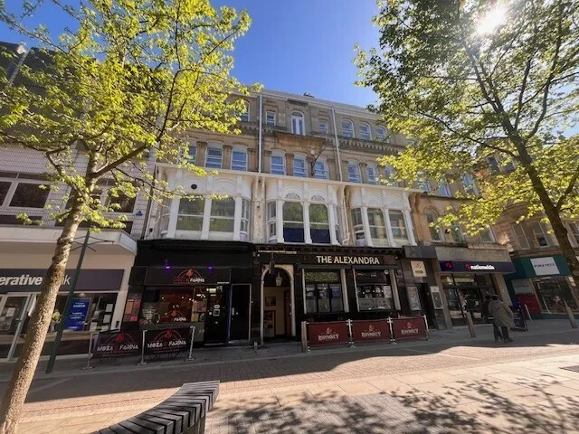 2 bed flat to rent — Commercial Street