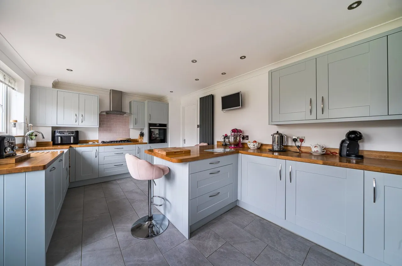 Jones Square, Selsey, PO20, photo 11