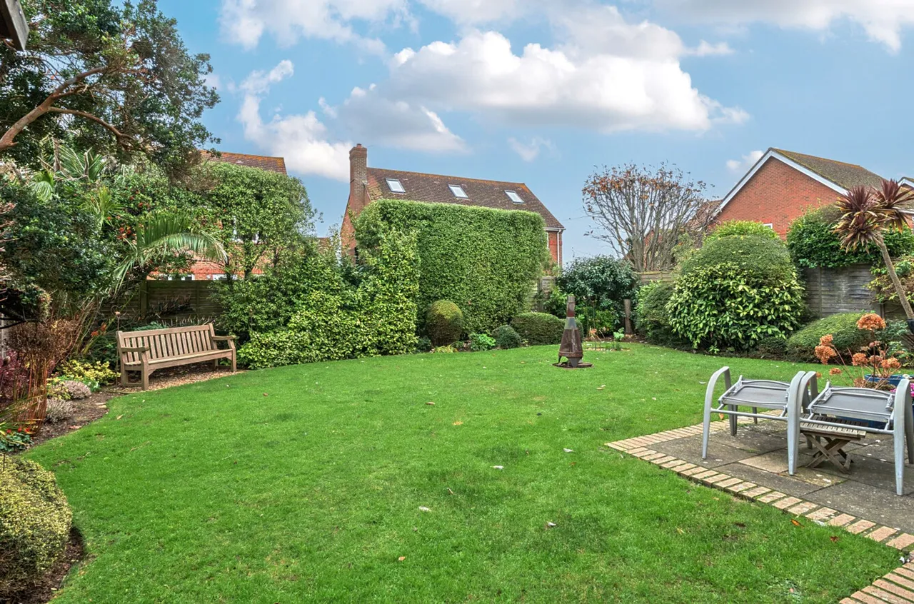 Jones Square, Selsey, PO20, photo 23