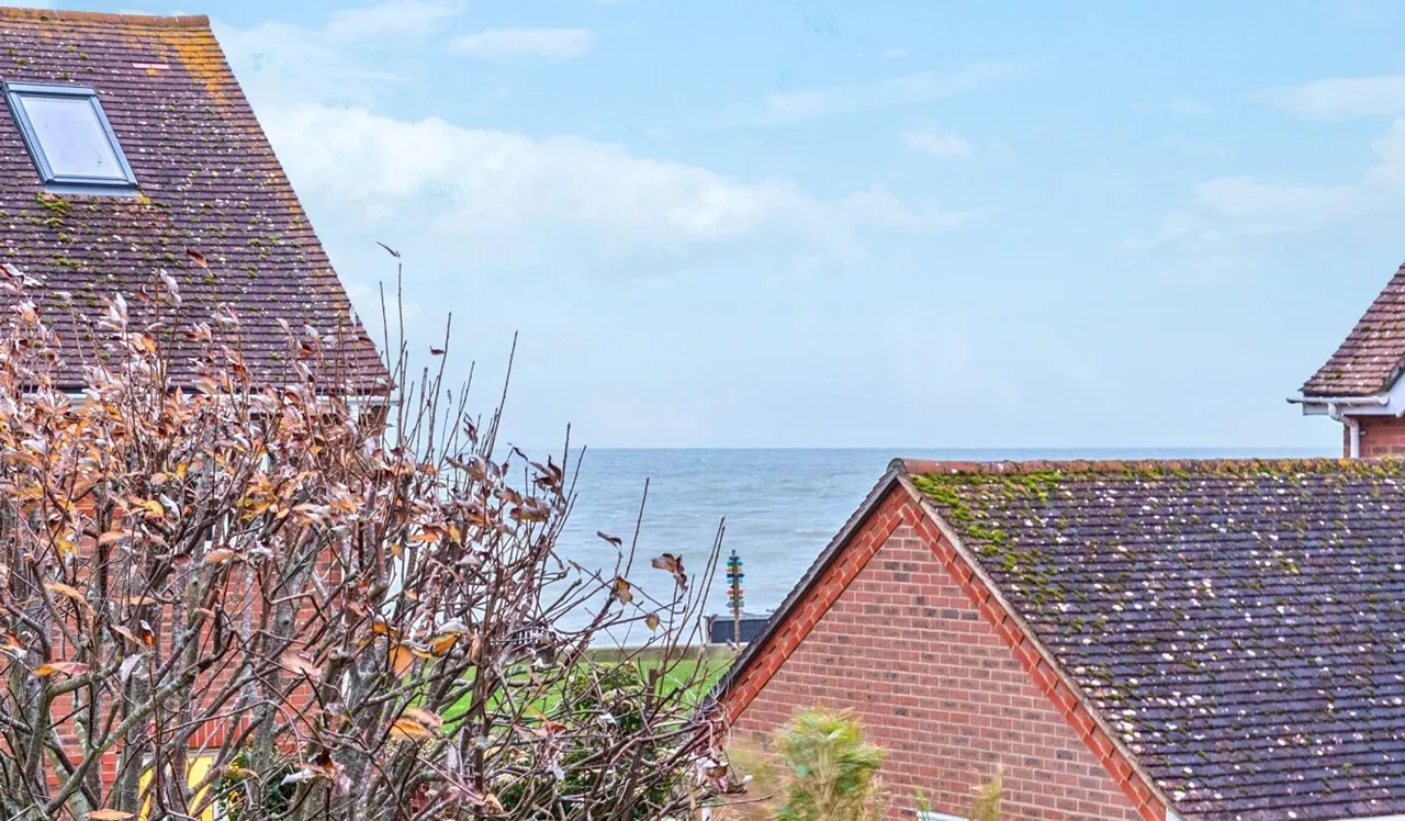 Jones Square, Selsey, PO20, photo 21