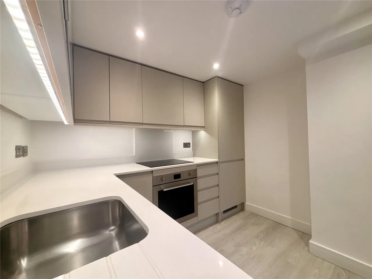 Farnborough Road, Farnborough, Surrey, GU14 7TG, photo 20