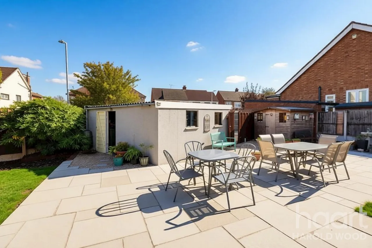 Kersey Gardens, Romford, RM3, photo 17