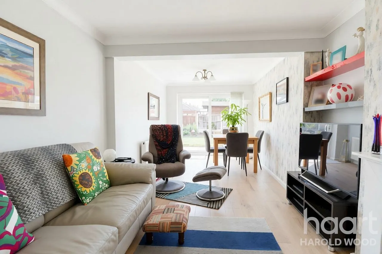 Kersey Gardens, Romford, RM3, photo 2