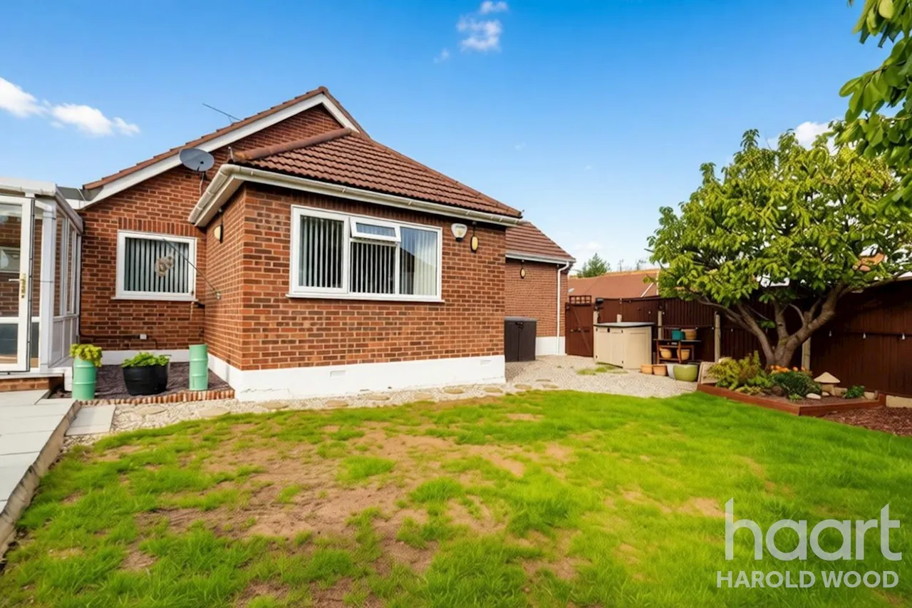 Kersey Gardens, Romford, RM3, photo 14