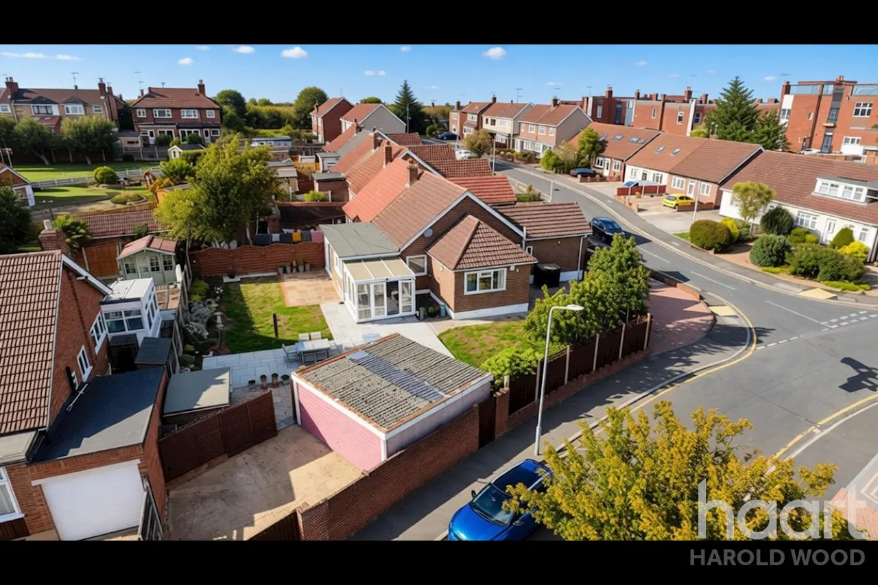 Kersey Gardens, Romford, RM3, photo 19