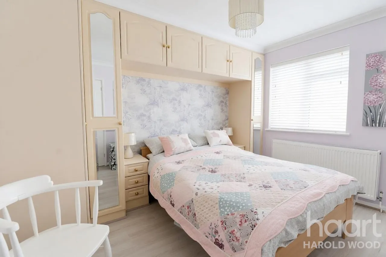 Kersey Gardens, Romford, RM3, photo 8