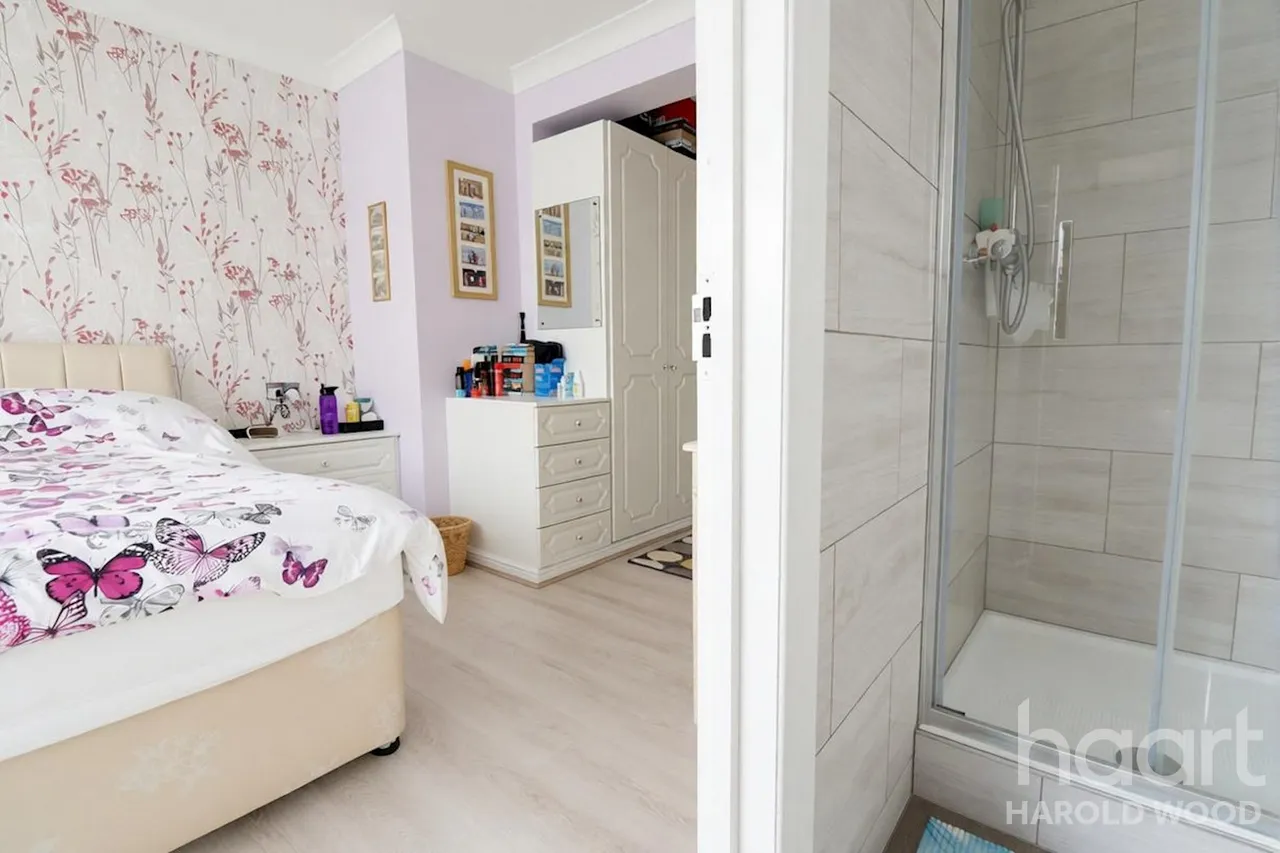 Kersey Gardens, Romford, RM3, photo 7