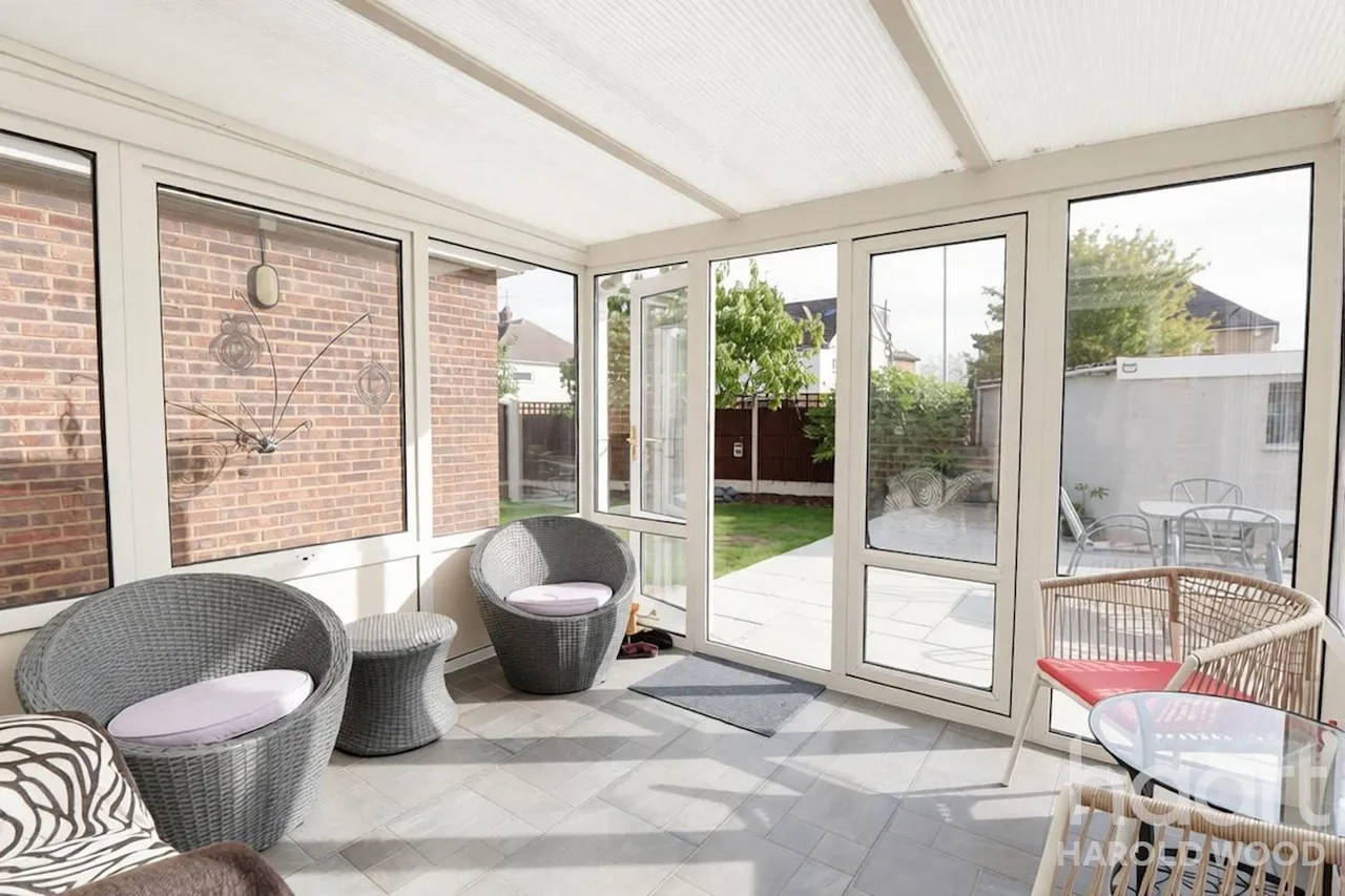 Kersey Gardens, Romford, RM3, photo 5