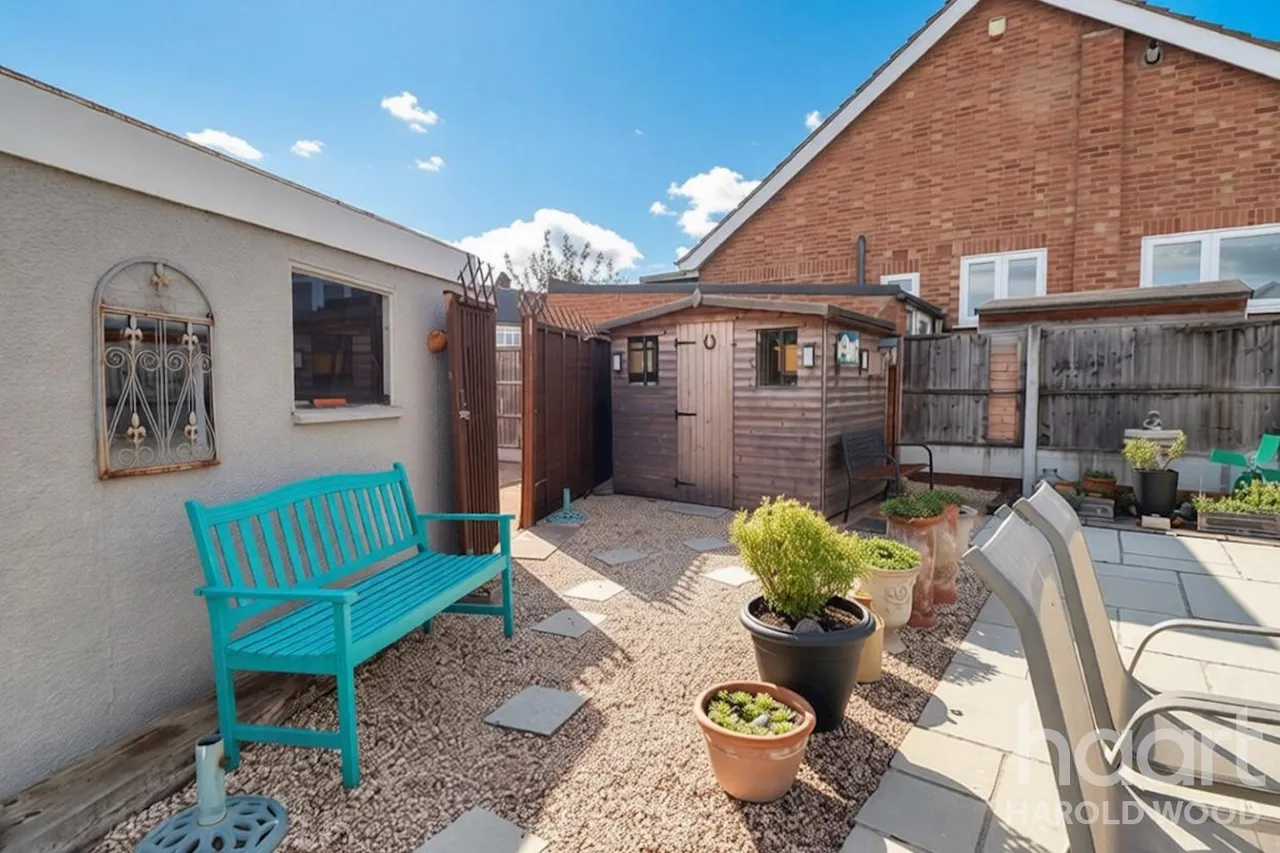 Kersey Gardens, Romford, RM3, photo 11