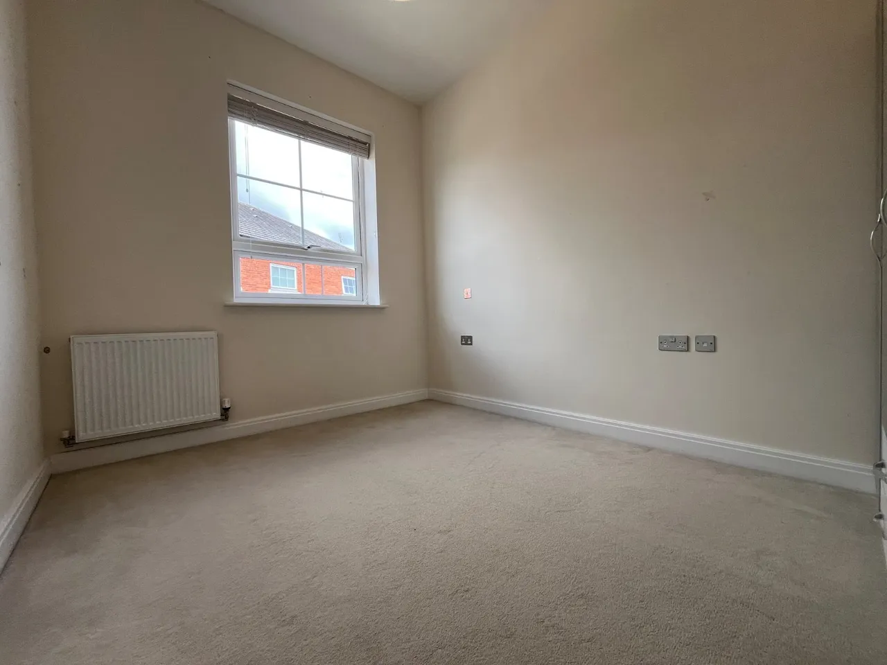 Main Street, Dickens Heath, B90, photo 9