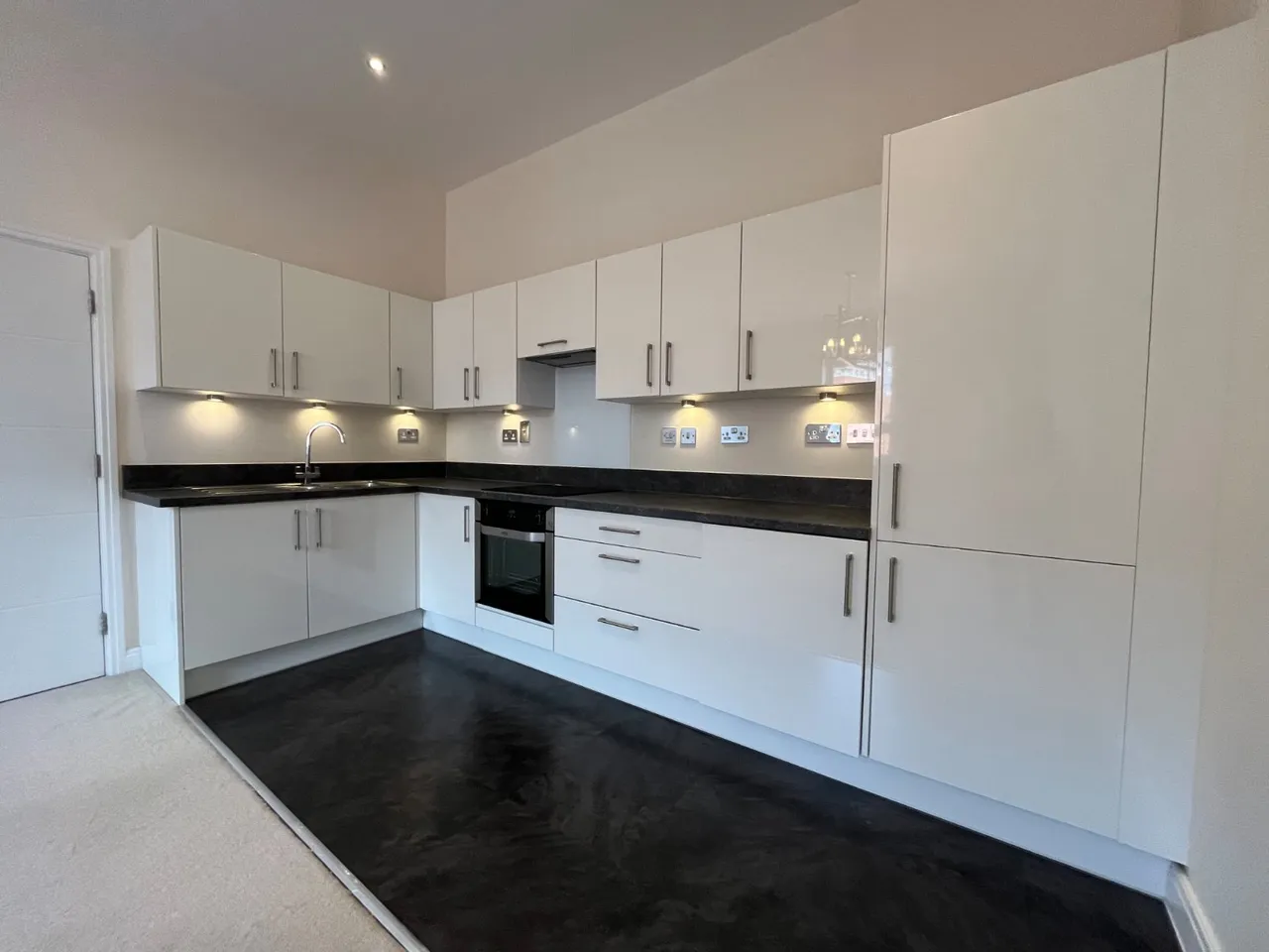 Main Street, Dickens Heath, B90, photo 2