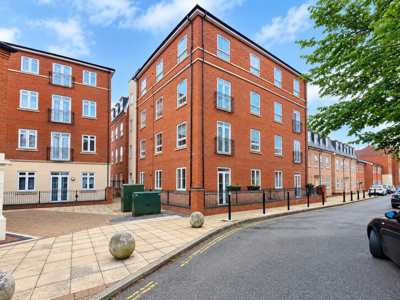 Main Street, Dickens Heath, B90, photo 19