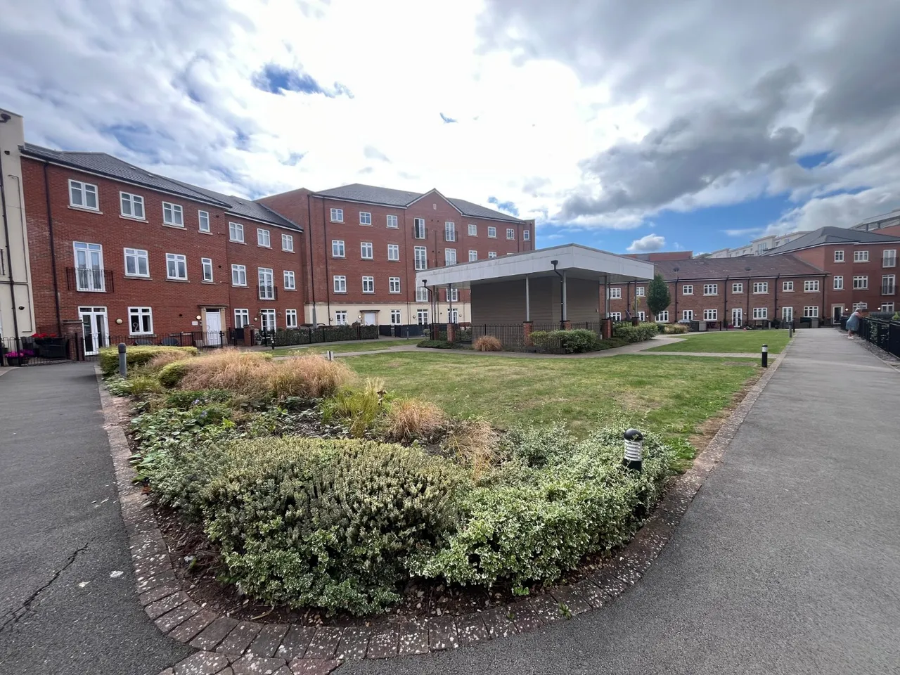 Main Street, Dickens Heath, B90, photo 18