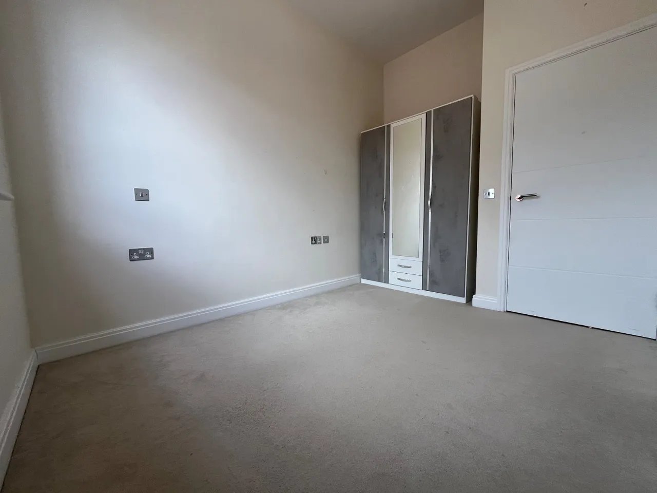Main Street, Dickens Heath, B90, photo 10