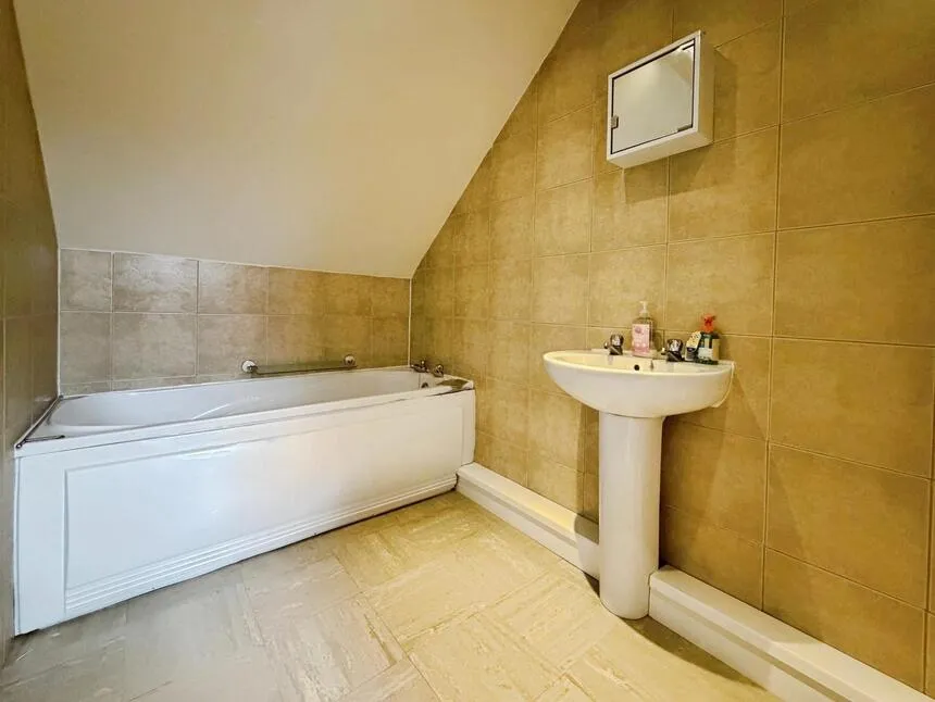 Blue Gates Road, Leicester, LE4, photo 11