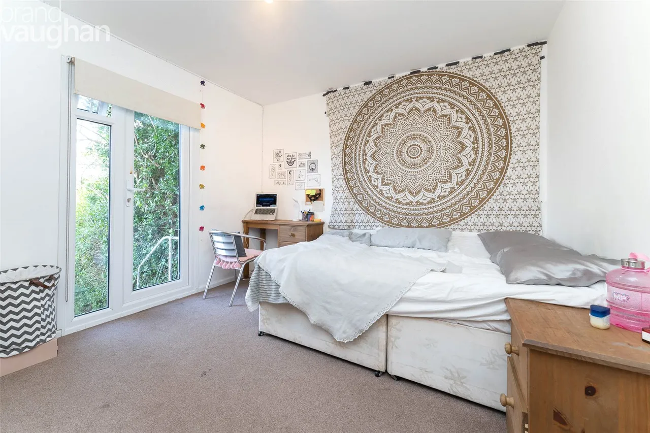 5 bed house to rent, Staplefield Drive, Brighton, BN2
