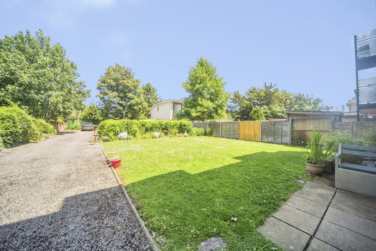 Millbrook Road East, Freemantle, SO15, photo 11