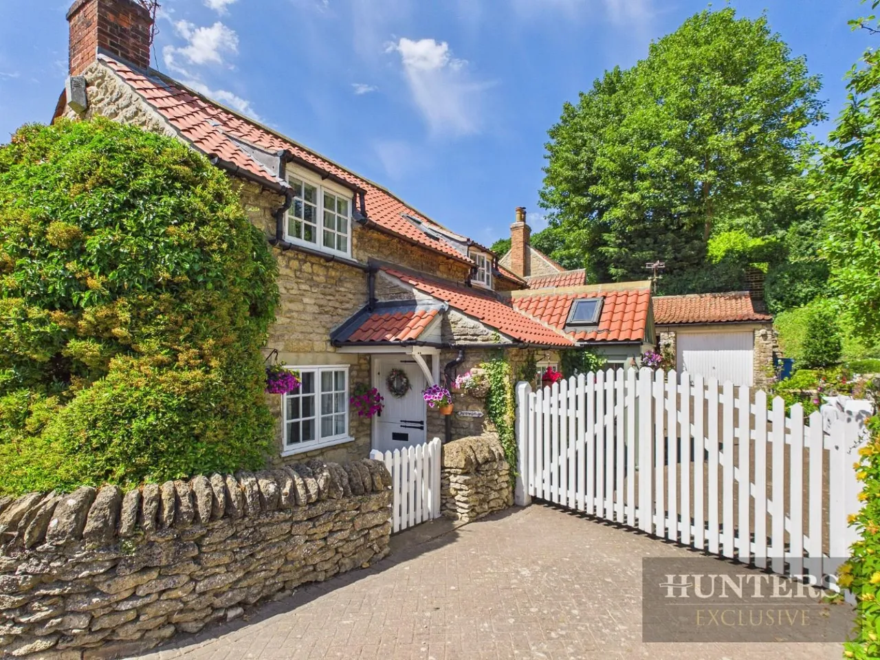 3 bed house for sale, High Street, Brompton-By-Sawdon, YO13